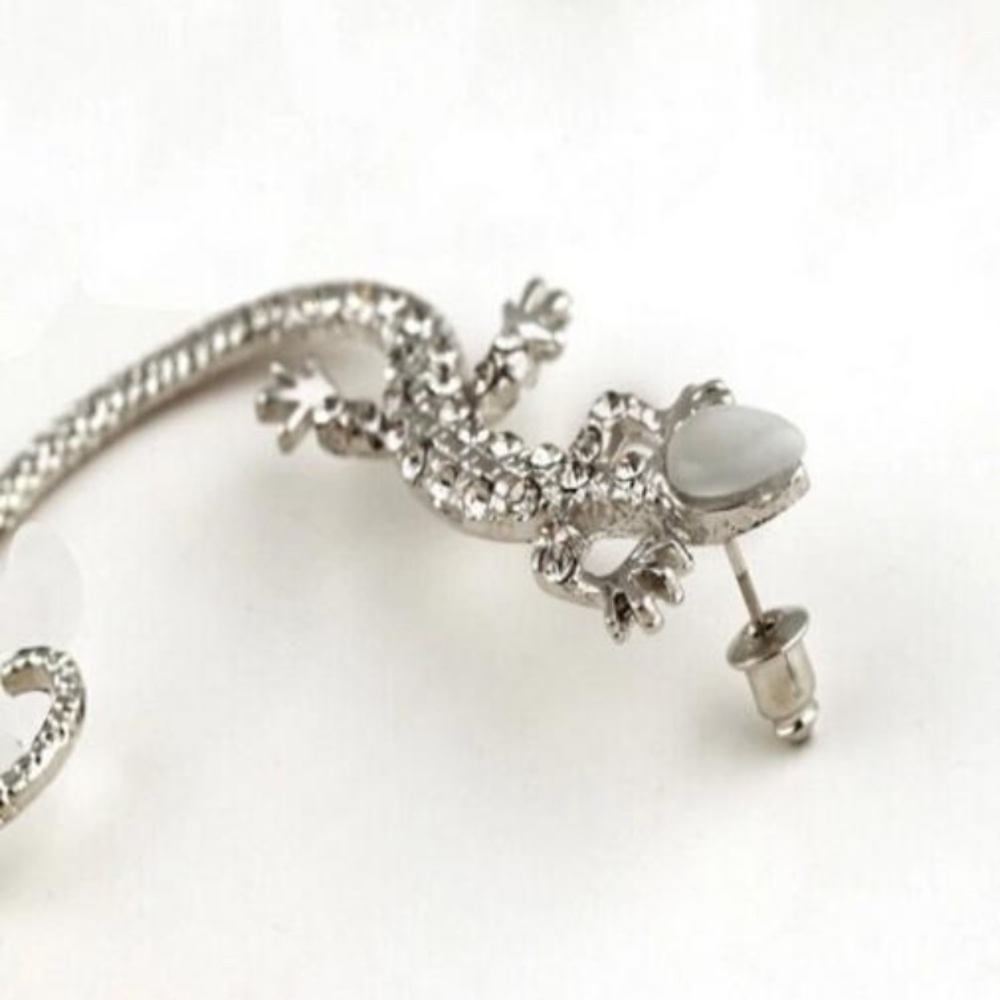 🦎 Rhinestone Gecko Pierced Ear-cuff - Picture 6 of 8